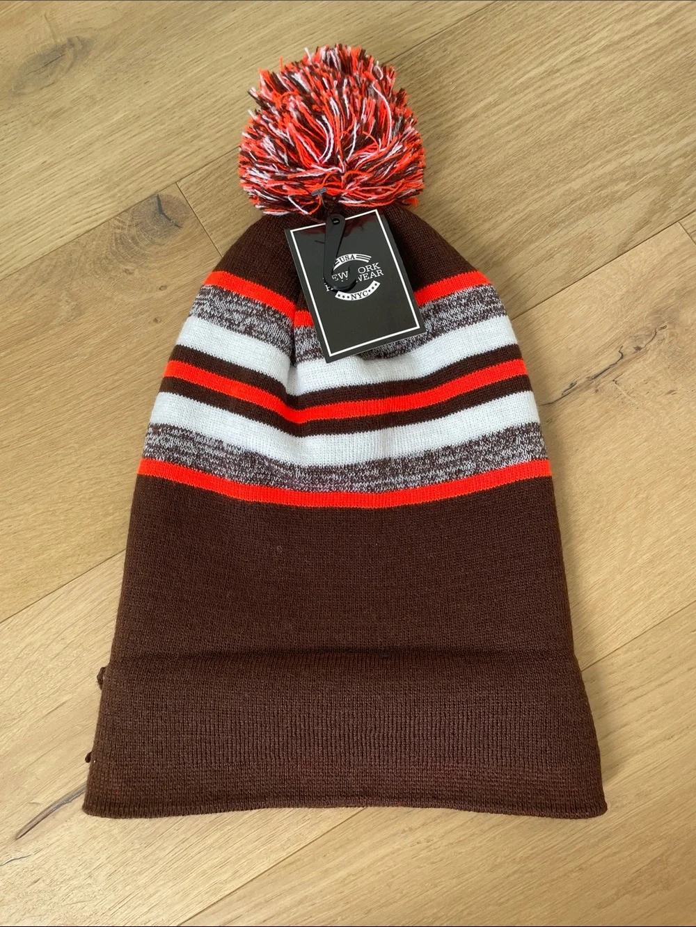 Cleveland Browns cuffed knit hat with Pom.